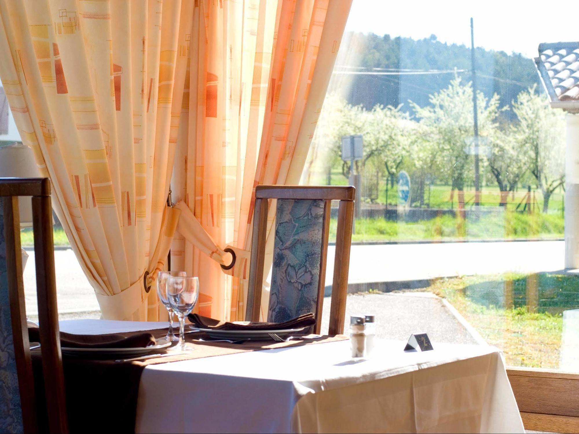 Logis Le Relais De Vacherauville מראה חיצוני תמונה