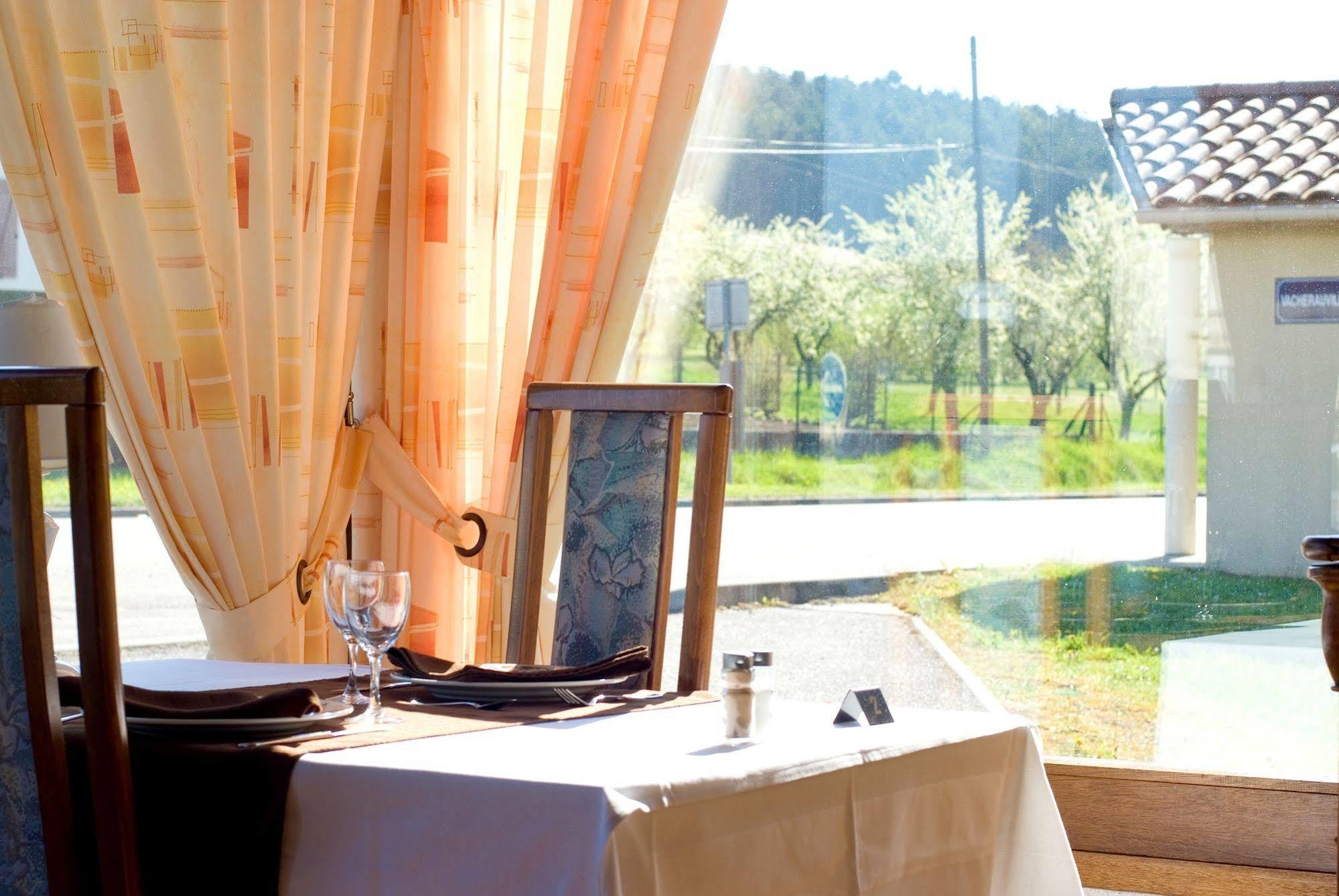 Logis Le Relais De Vacherauville מראה חיצוני תמונה